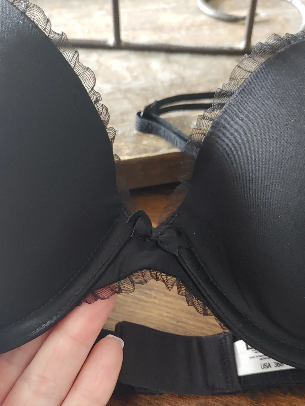 NWT 36B DKNY feminine Black Lace Super Sexy Padded Underwire Push-up Bra
